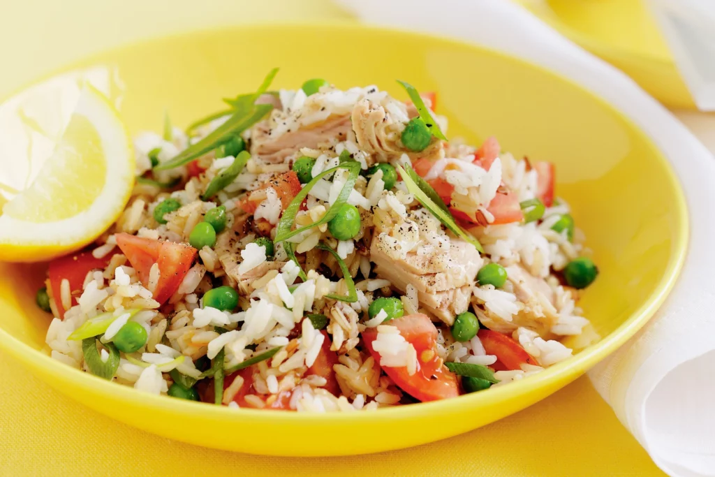 How do you choose rice and add veggies to a healthy tuna meal