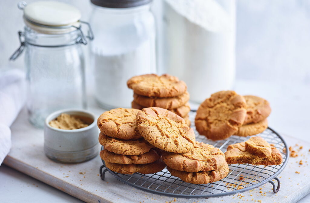 Are there considerations for individuals with digestive sensitivities when consuming ginger biscuits